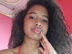 Tifannyy - female webcam at xLoveCam