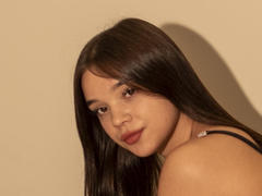 TiffanySavelin - female with brown hair and  big tits webcam at xLoveCam