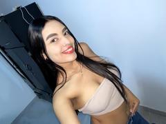TinaBurnny - female with black hair and  big tits webcam at xLoveCam