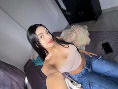 TinaBurnny - female with black hair and  big tits webcam at xLoveCam