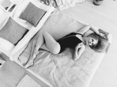 TinaRey69 - blond female webcam at xLoveCam