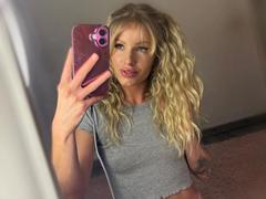 TinyTease-hot - blond female webcam at xLoveCam