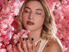 TommyTS - shemale webcam at xLoveCam