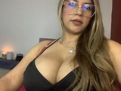 TompsonKarina - female webcam at xLoveCam