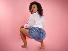 ToninaHazze from xLoveCam