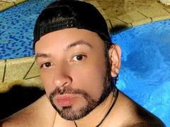 TonyGlams - male webcam at xLoveCam