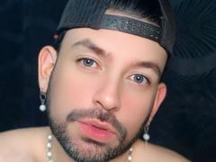TonyGlams - male webcam at xLoveCam