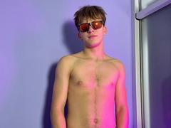 TravisWolfy - male webcam at xLoveCam