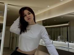 Treat-hot - female with brown hair webcam at xLoveCam
