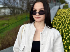 Treat-hot - female with brown hair webcam at xLoveCam