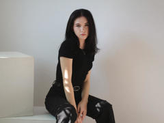 TriciaNurs - female with black hair webcam at LiveJasmin
