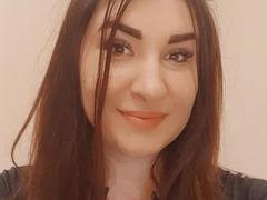 Arnella_Moon - female with brown hair webcam at ImLive