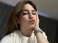 TrixyPixy from xLoveCam