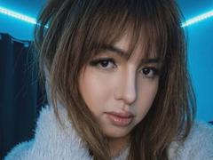 MassiveMichaela - shemale with brown hair and  big tits webcam at xLoveCam