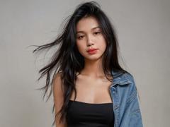 LuccyAna - shemale with black hair webcam at xLoveCam