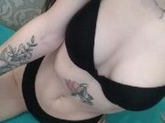 Tsukerberg - female with brown hair and  small tits webcam at xLoveCam