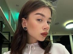 TuneGodness - female with brown hair and  small tits webcam at xLoveCam