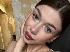 TuneGodness - female with brown hair and  small tits webcam at xLoveCam