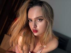 TurboHottie from xLoveCam