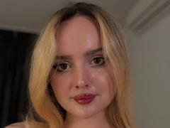 TurboHottie - blond female with  small tits webcam at xLoveCam