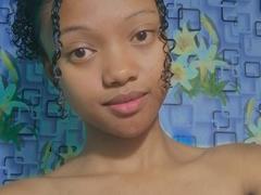 Twenkle from xLoveCam