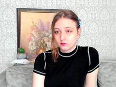 TwinkyKiss - female with brown hair webcam at xLoveCam