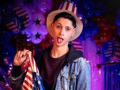 TylerCa - male webcam at xLoveCam