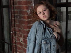 UnbreakableXhear - female with red hair webcam at LiveJasmin