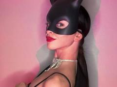 UnderTheSkin - female with brown hair webcam at xLoveCam