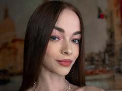 UnderTheSkin - female with brown hair webcam at xLoveCam