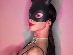 UnderTheSkin - female with brown hair webcam at xLoveCam