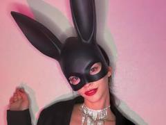 UnderTheSkin - female with brown hair webcam at xLoveCam