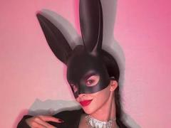 UnderTheSkin - female with brown hair webcam at xLoveCam