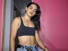 UnfulFilled - female with black hair webcam at xLoveCam