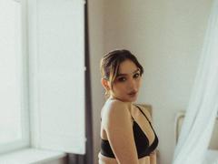 UrMuseOn - female with brown hair webcam at xLoveCam