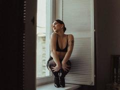 UrMuseOn - female with brown hair webcam at xLoveCam