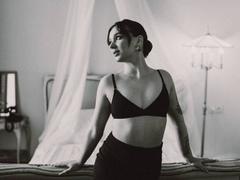 UrMuseOn - female with brown hair webcam at xLoveCam