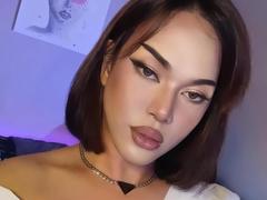 UrSweetSamantha - shemale webcam at xLoveCam