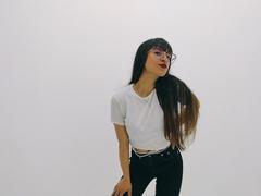 Vailloth - female with brown hair and  big tits webcam at xLoveCam
