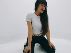 Vailloth - female with brown hair and  big tits webcam at xLoveCam