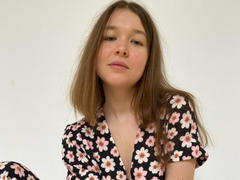 Vainona - female with brown hair and  big tits webcam at xLoveCam