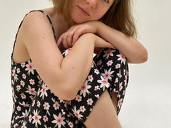 Vainona - female with brown hair and  big tits webcam at xLoveCam