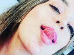 ValentinaAmusant - blond female webcam at xLoveCam