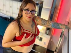 ValeriaCuttest - female with brown hair and  big tits webcam at xLoveCam