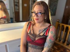 ValeriaCuttest - female with brown hair and  big tits webcam at xLoveCam