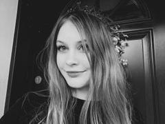 ValeriaDream - blond female webcam at xLoveCam