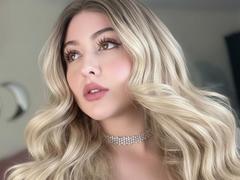 AlyssaRose - blond female with  big tits webcam at xLoveCam