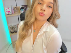 ValerieStone - female with brown hair webcam at xLoveCam