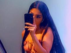 ValeryAmell - female with black hair webcam at xLoveCam