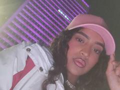 ValeryMonroe - female webcam at xLoveCam
